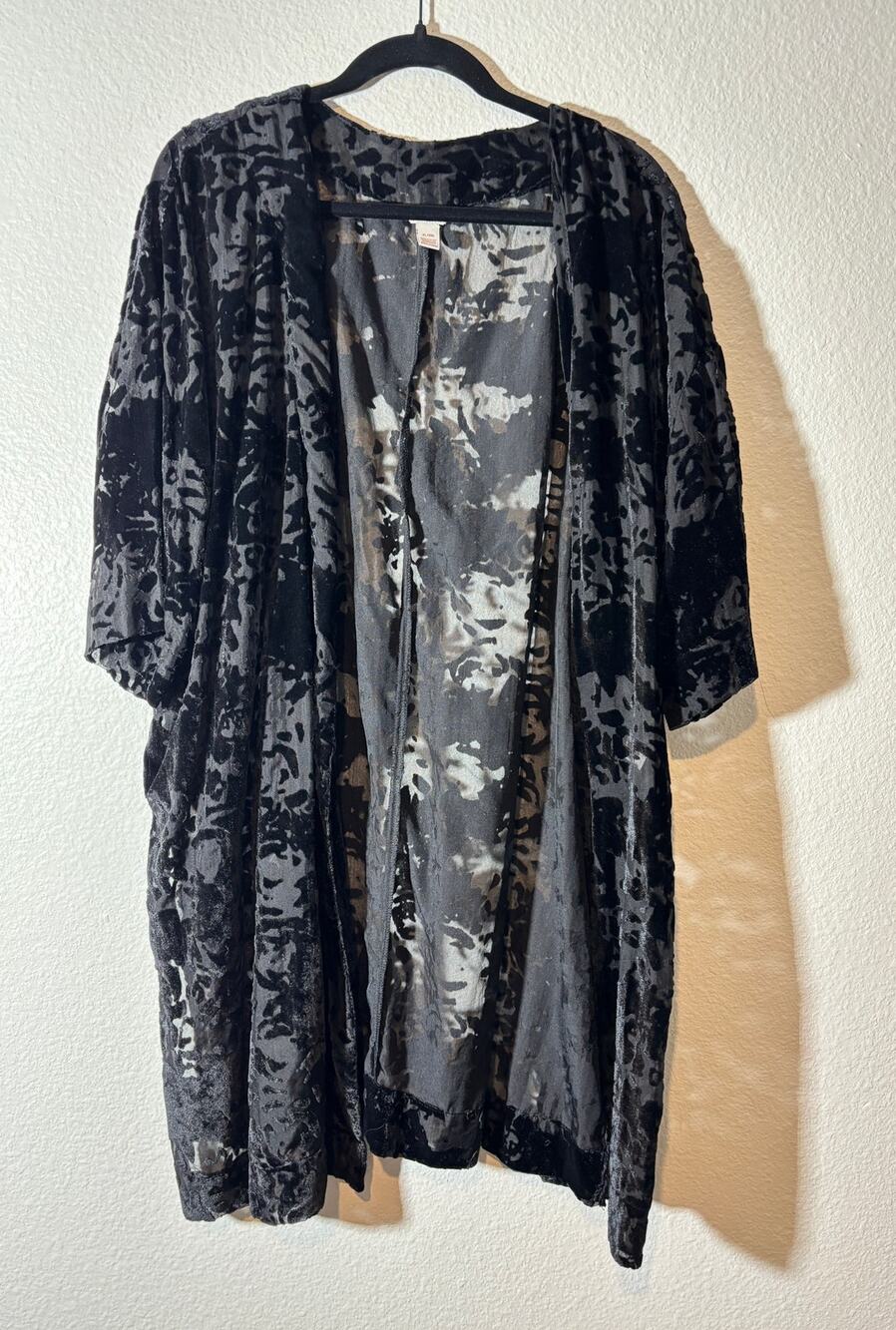 Arizona Jean Co Women's Size XL / XXL Black Velvet Burnout Open-Front Cardigan